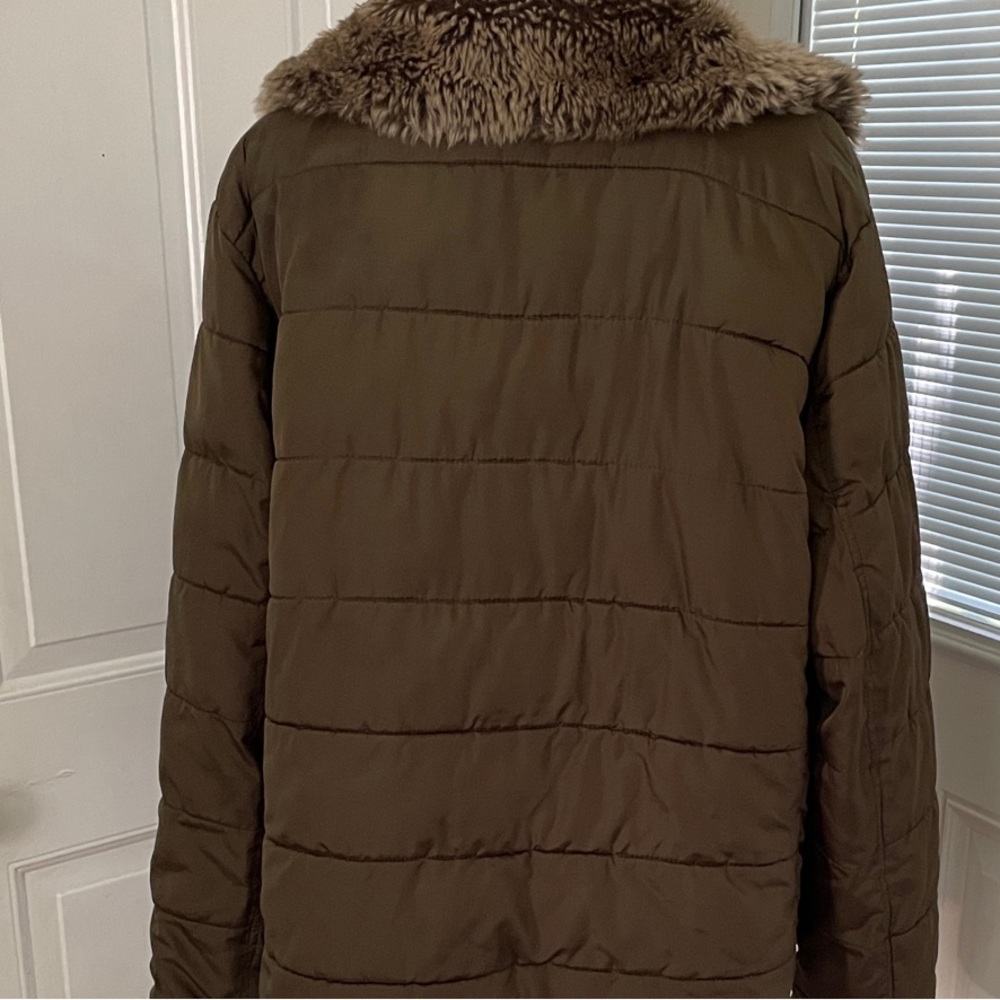 Old Navy Olive Puffer Jacket - Picture 4 of 5